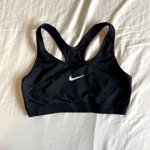 black nike sports bra